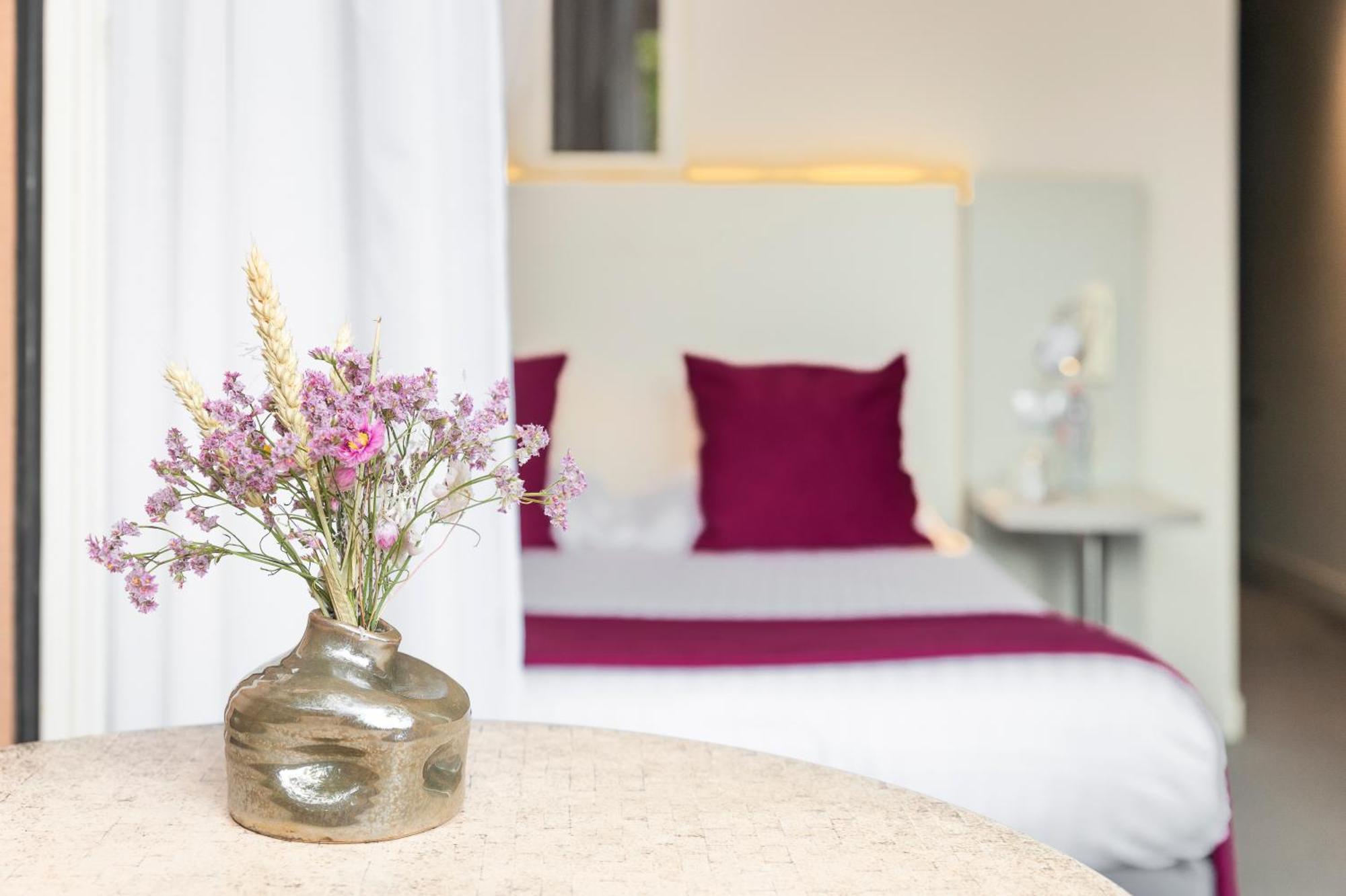 Charmes-sur-Rhone Le Carre D'Alethius Logis Hotel Restaurant מראה חיצוני תמונה