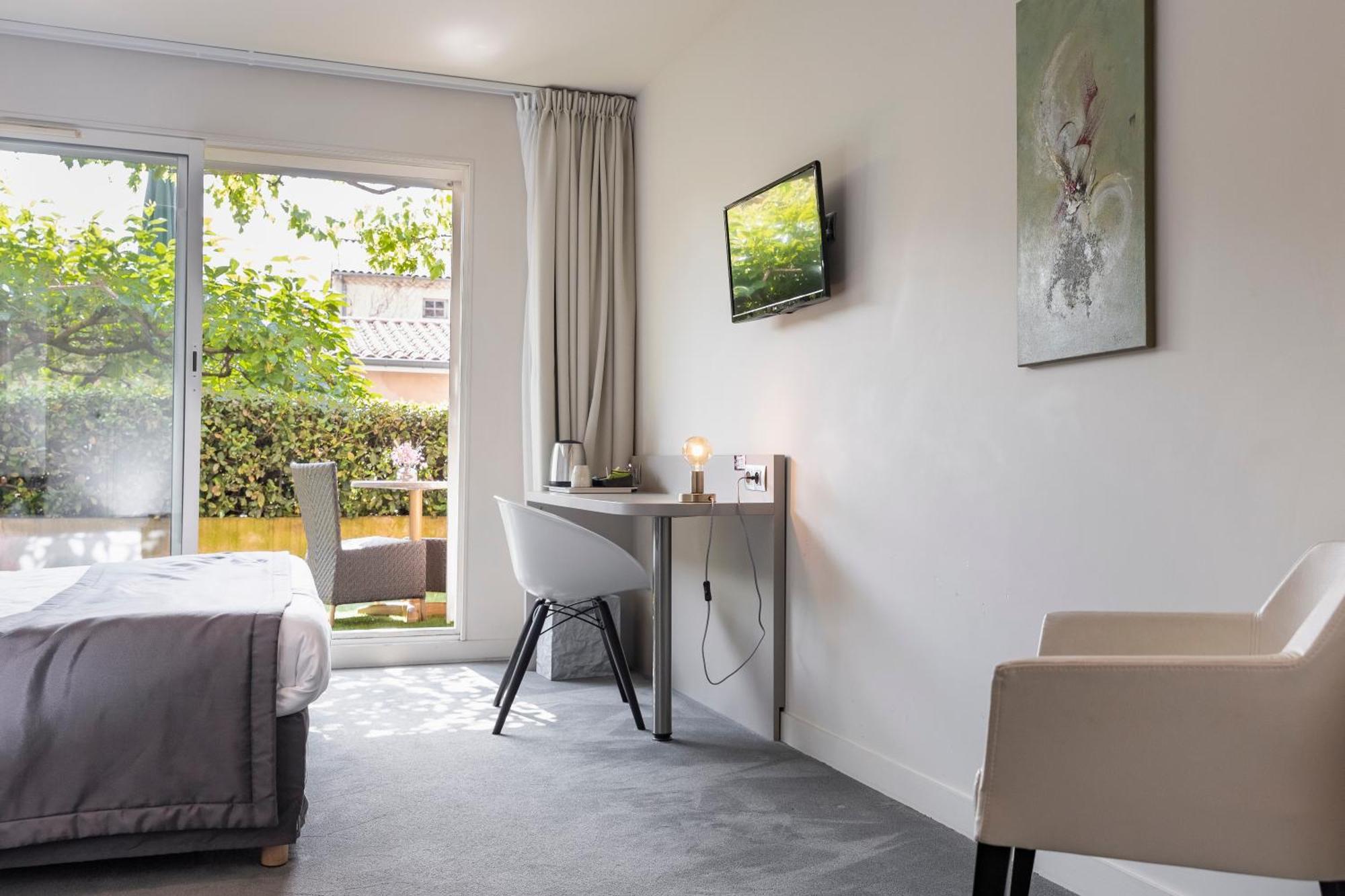 Charmes-sur-Rhone Le Carre D'Alethius Logis Hotel Restaurant מראה חיצוני תמונה