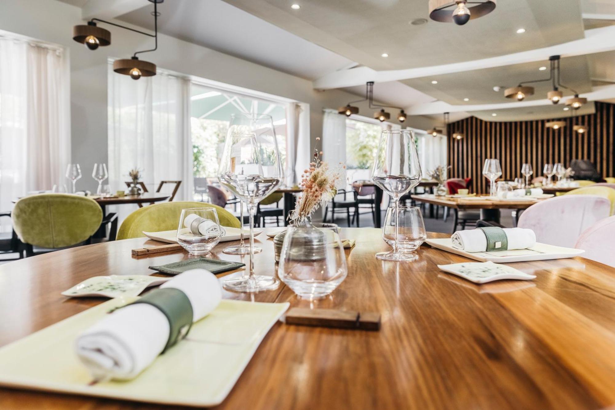 Charmes-sur-Rhone Le Carre D'Alethius Logis Hotel Restaurant מראה חיצוני תמונה