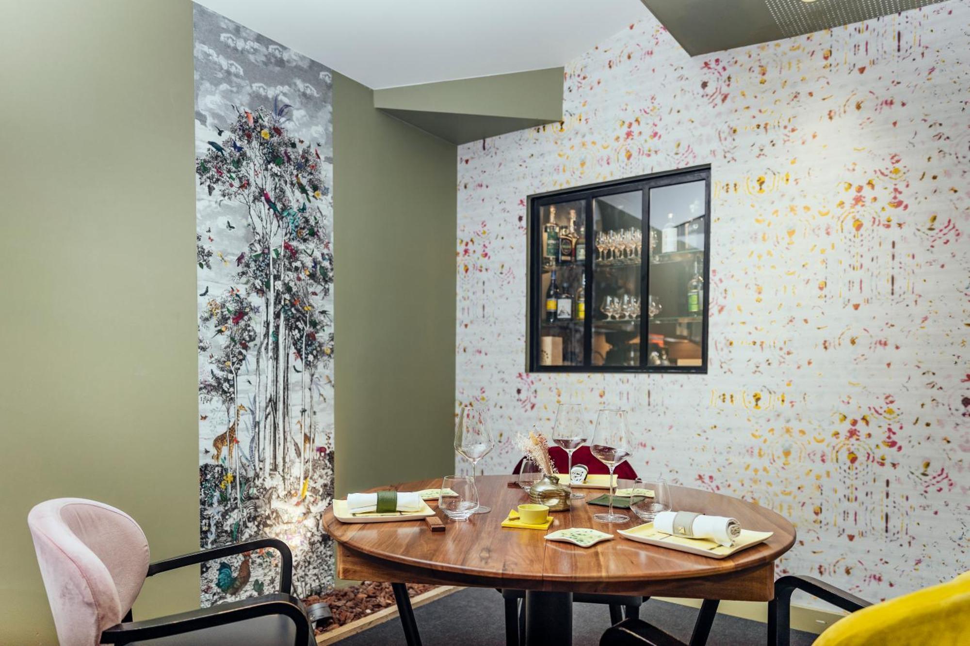 Charmes-sur-Rhone Le Carre D'Alethius Logis Hotel Restaurant מראה חיצוני תמונה