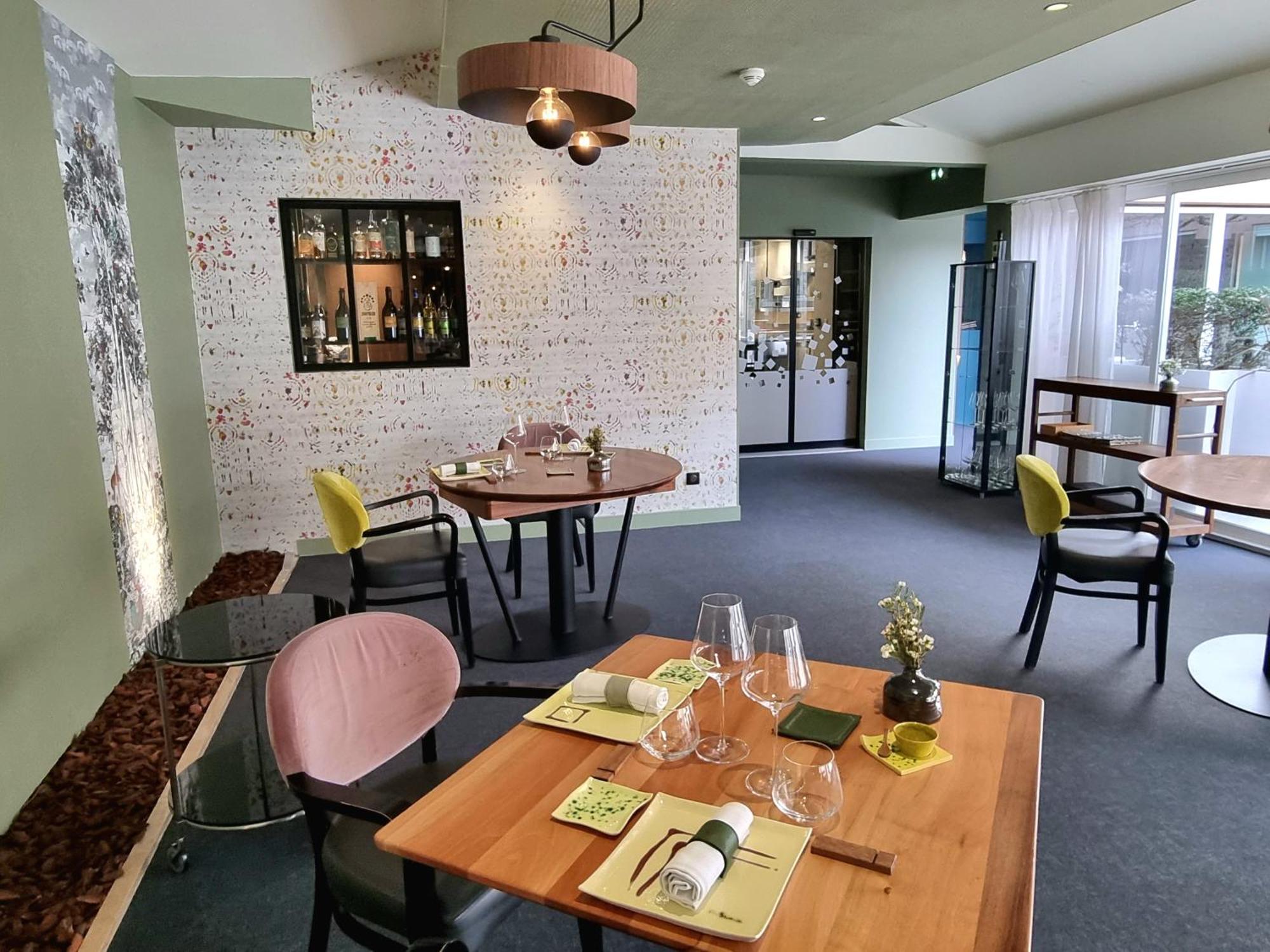 Charmes-sur-Rhone Le Carre D'Alethius Logis Hotel Restaurant מראה חיצוני תמונה