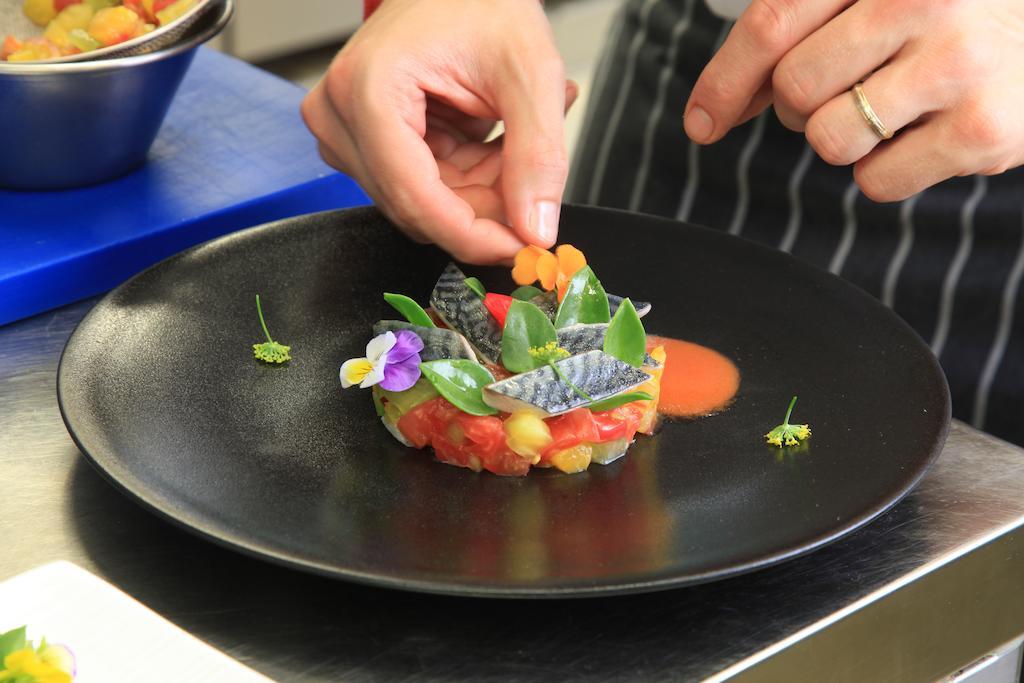 Charmes-sur-Rhone Le Carre D'Alethius Logis Hotel Restaurant מראה חיצוני תמונה